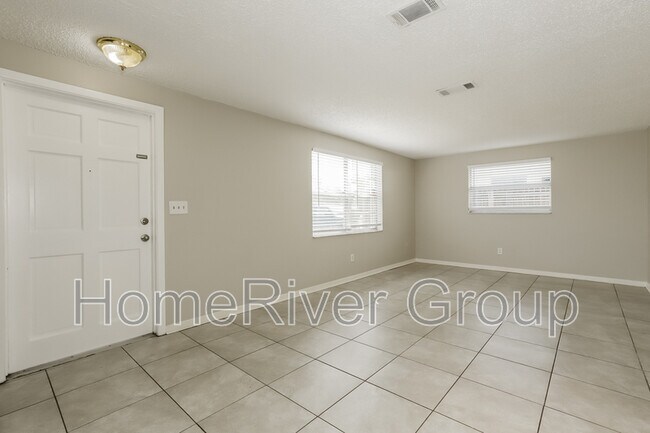 Foto del edificio - 7128 65th St N