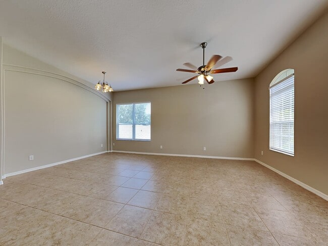 Building Photo - 4320 King Edward Dr