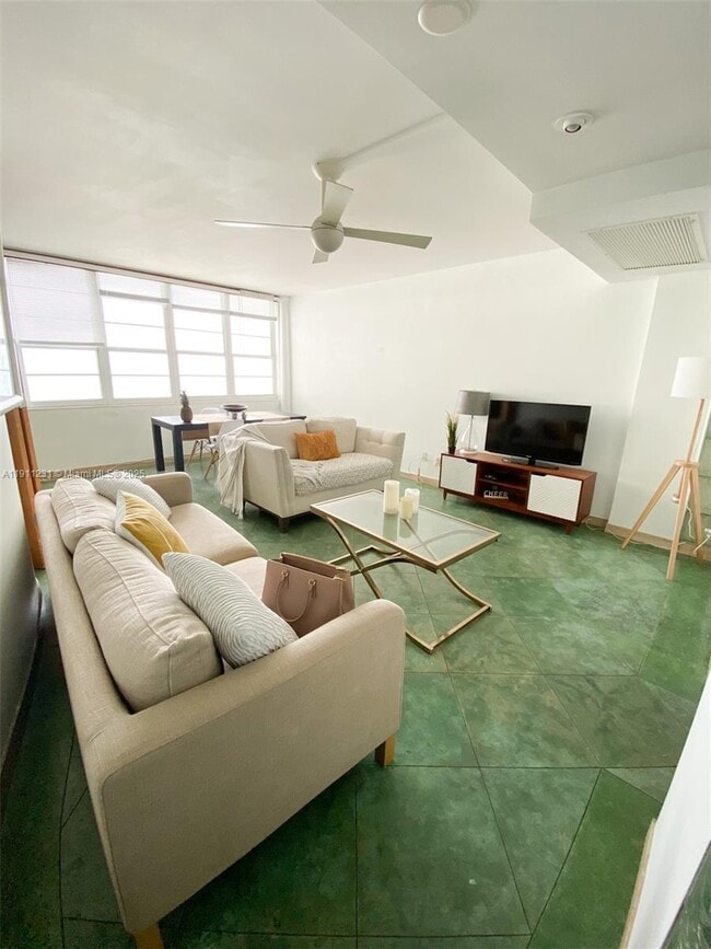 Foto del edificio - 100 Lincoln Rd