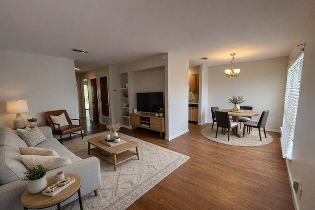 Building Photo - Freshly Updated Condo