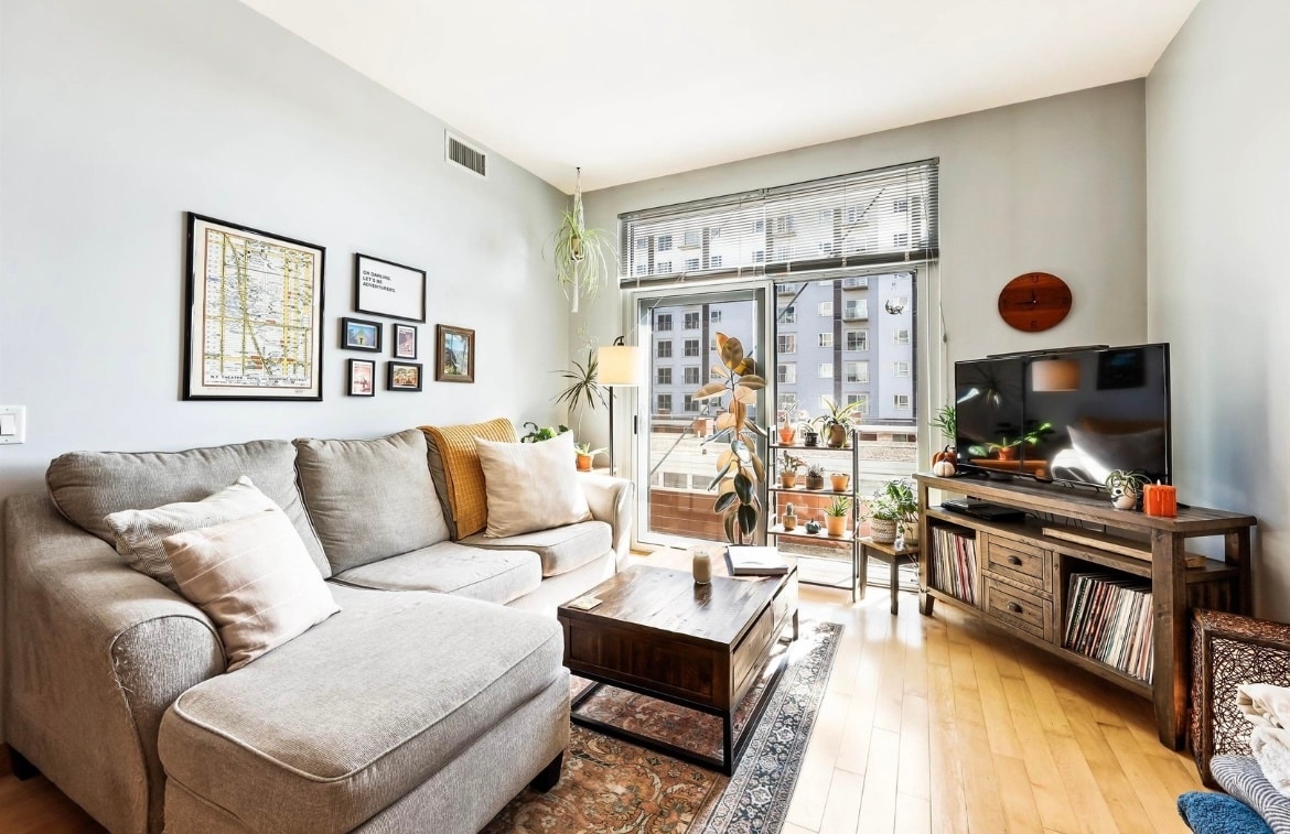 Primary Photo - 309 W Washington Ave