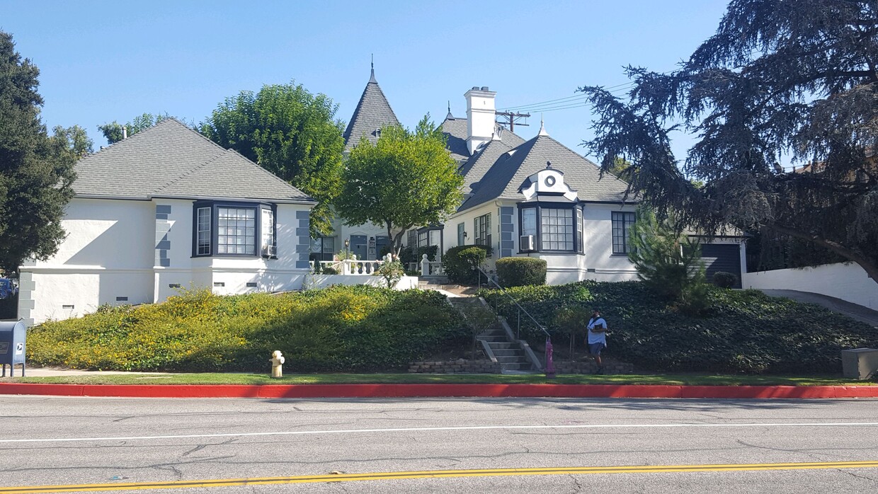 Primary Photo - 1928 N Verdugo Rd
