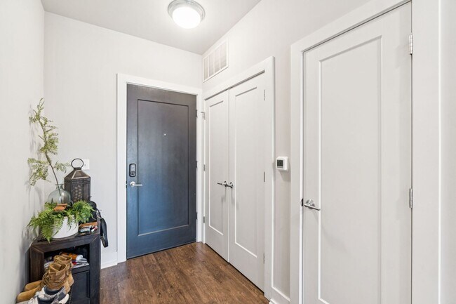 Foto del edificio - Experience refined living in this beautifu...