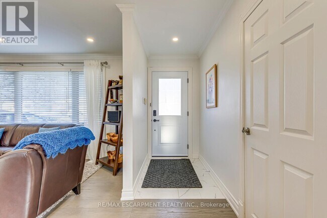 Photo du bâtiment - 419 Yale Crescent