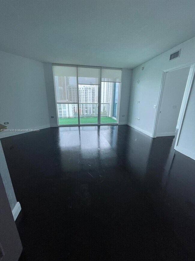 Foto del edificio - 480 NE 30th St
