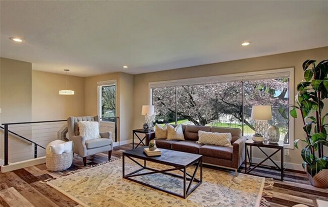 Foto del edificio - Spacious 4BR/3BA Home in Desirable Houghto...