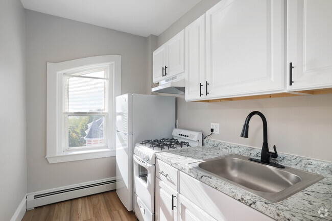 2BR, 1BA - 850SF - Kitchen - 175 Ocean St