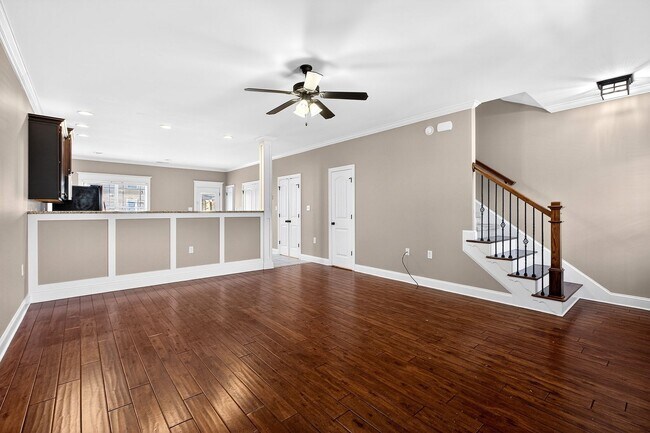 Foto del edificio - Luxury Size Townhome