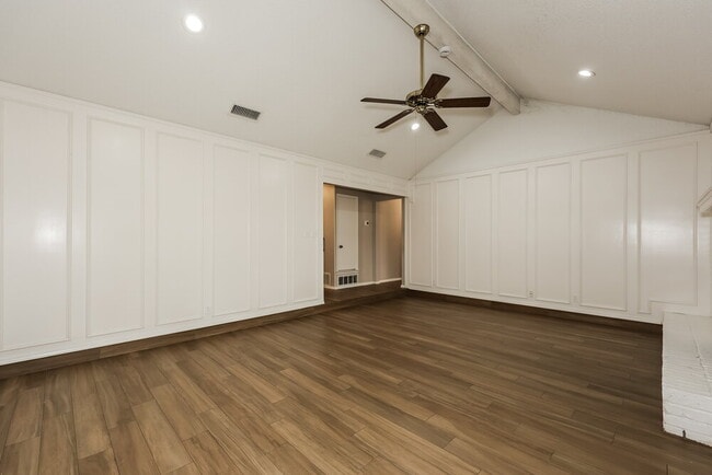 Building Photo - 2016 Chantilly Ct