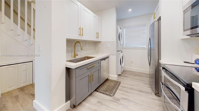 Foto del edificio - 7965 NW 8th St