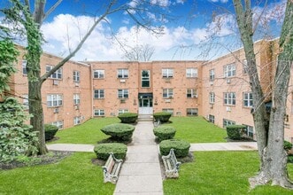 Building Photo - Broad Oaks Apartments