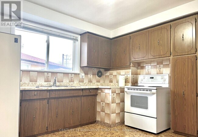 Building Photo - 79 Combermere Dr