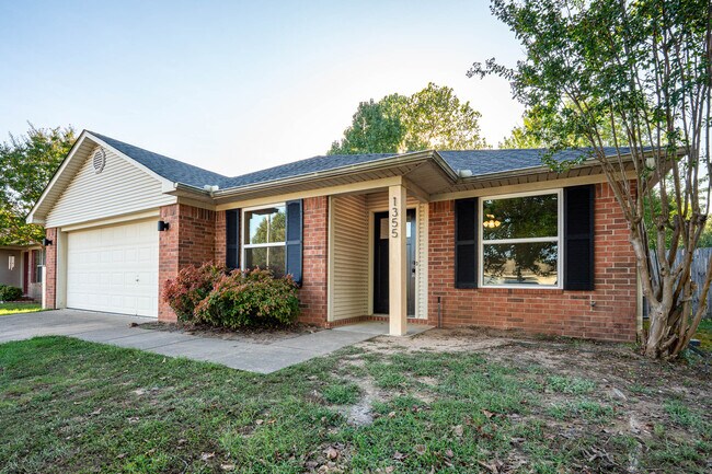 Building Photo - 1355 Arapaho Trail