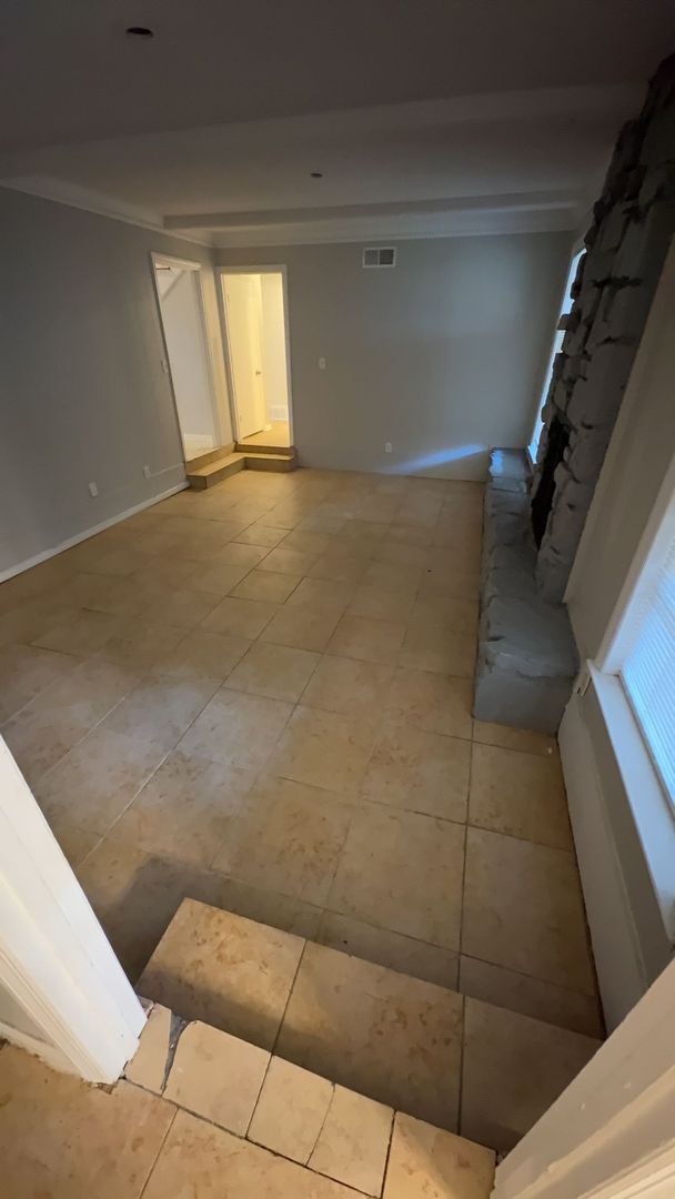 Building Photo - Nice 4 bedroom 2 bath home with a 2 car garage!