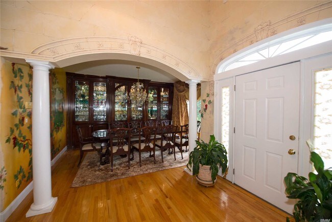 Building Photo - 9 Martingale Gate