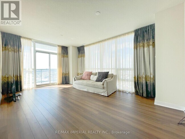Building Photo - 3975-3975 Grand Park Dr