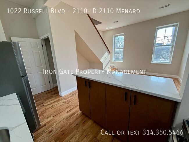 Foto del edificio - 1022 Russell Blvd