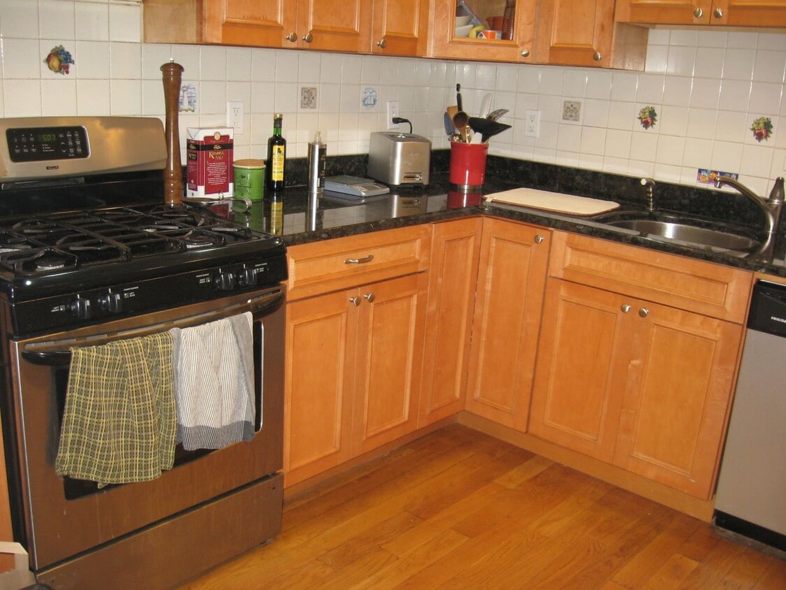 Coolidge Corner Area of Brookline, In-Unit Washer and Dryer, One Parking Space is Included - Coolidge Corner Area of Brookline, In-Unit Washer and Dryer, One Parking Space is Included