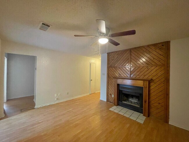 Building Photo - 208 Jason Dr