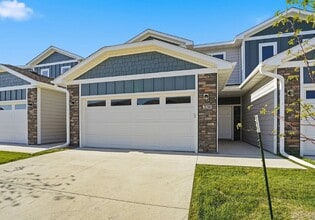 Building Photo - 230 Nw Waverly Dr