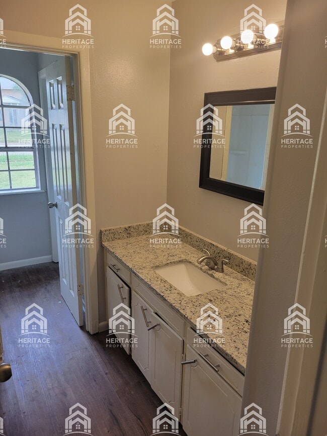 Foto del edificio - 1809 Fairfax Ave