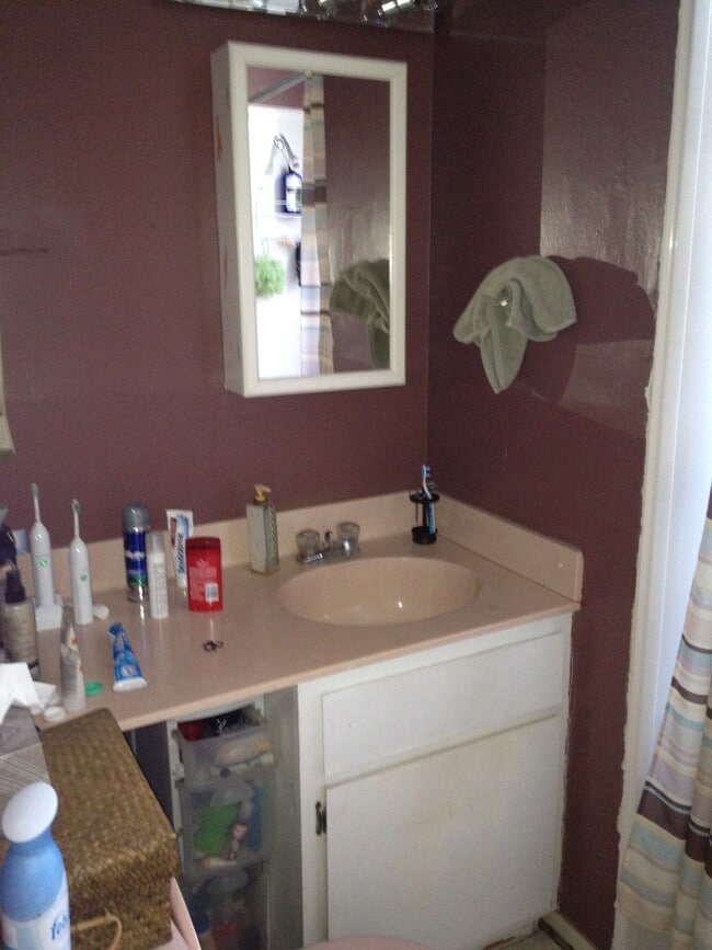 Building Photo - 2288 York Ave