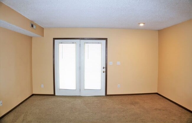 Foto del edificio - $1,150 | 2 Bedroom, 1 Bathroom 2nd Floor Condo | NO Pets | Available for August 1st, 2026 Move in!