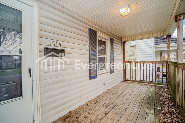 Foto del edificio - 1714 Bide A Wee Park Ave