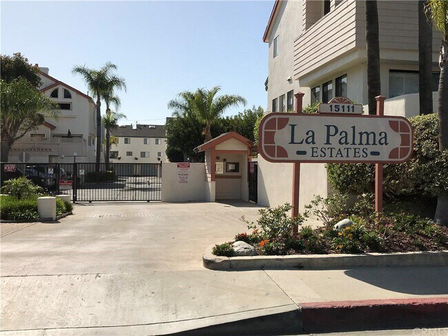 Entrada cerrada - 15111 Freeman Ave