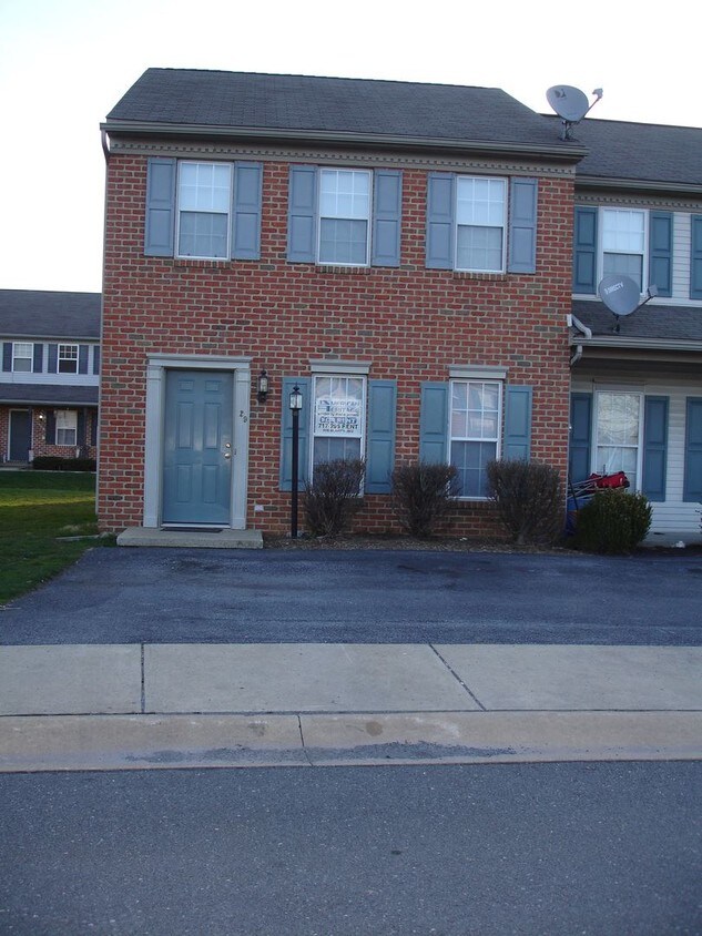 Primary Photo - 31 S Whisper Ln