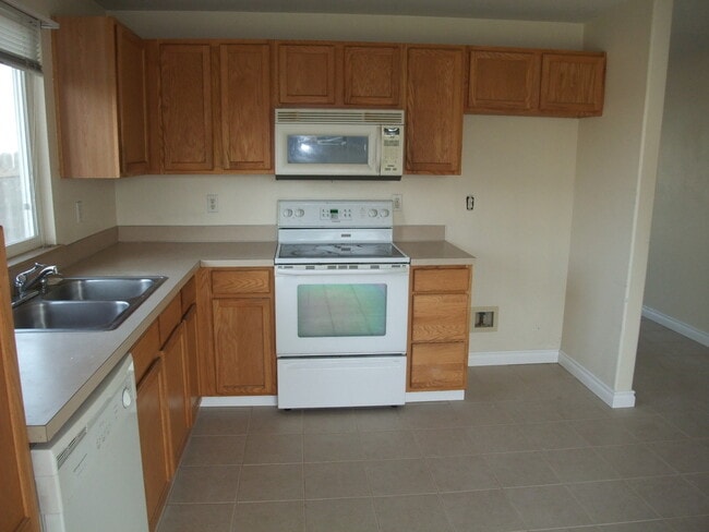 Foto del edificio - 3 Bedroom 2 Bath  Home In The Lexington Ar...
