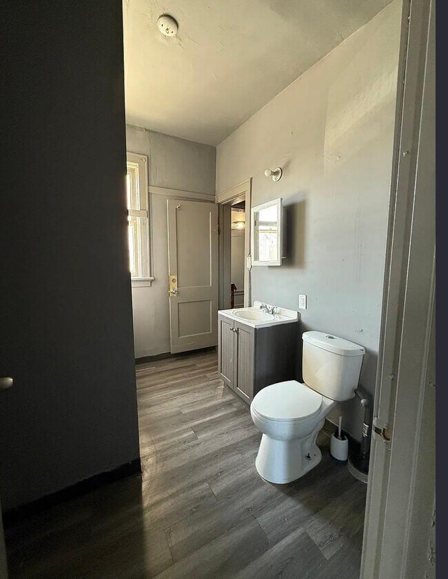 Foto del edificio - 1341 S Layton Blvd