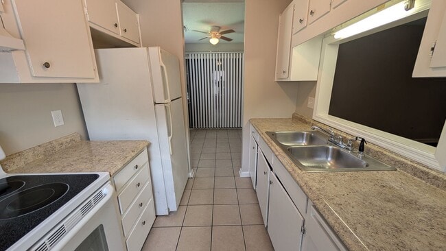 Foto del edificio - Spacious 2BD/2BA Duplex