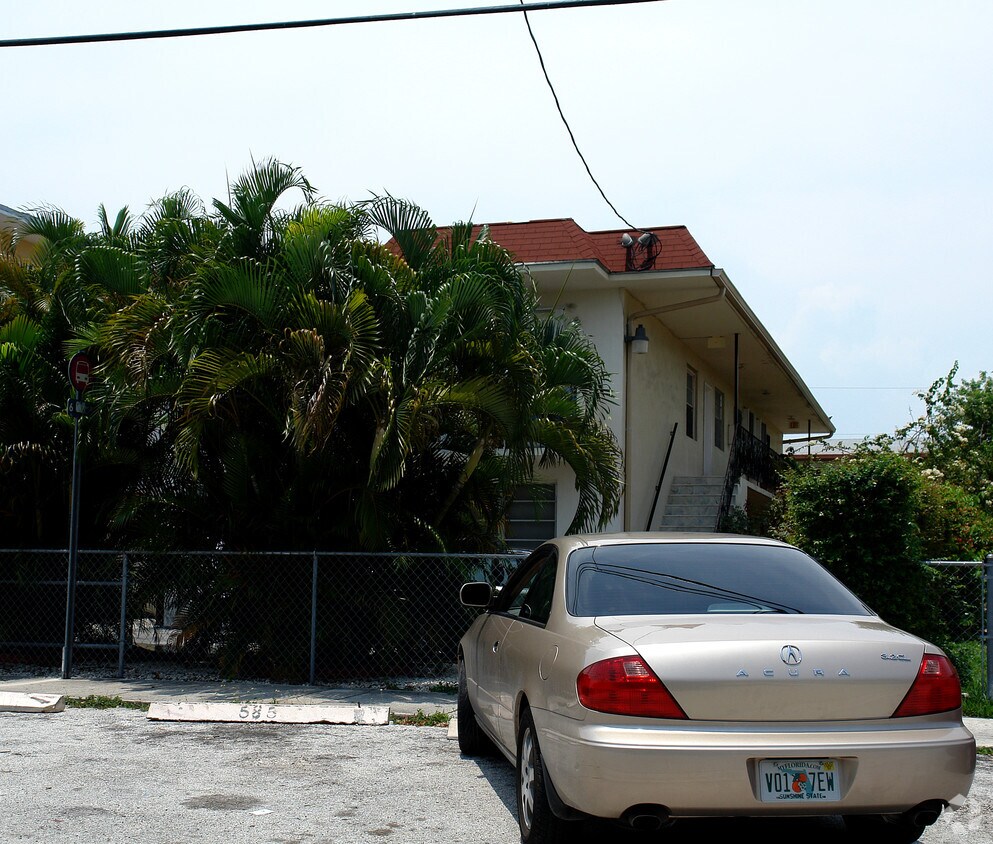 Foto principal - 585 SW 11th St