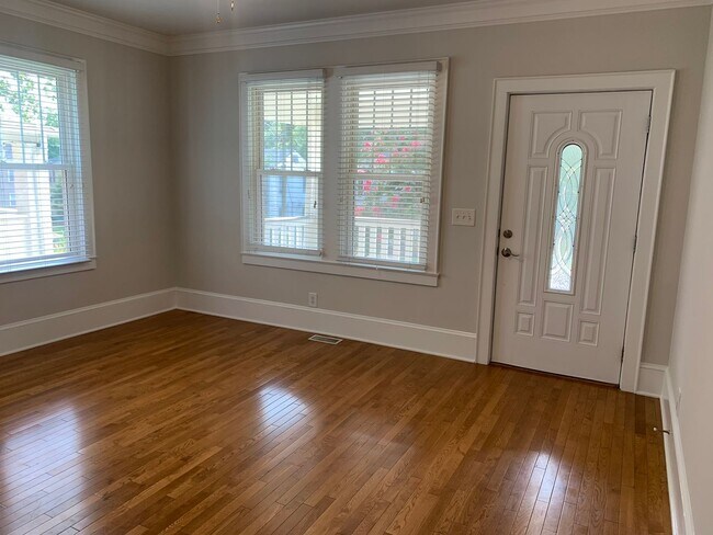 Foto del edificio - Beautiful Two Story Duplex in Historic Dilworth!