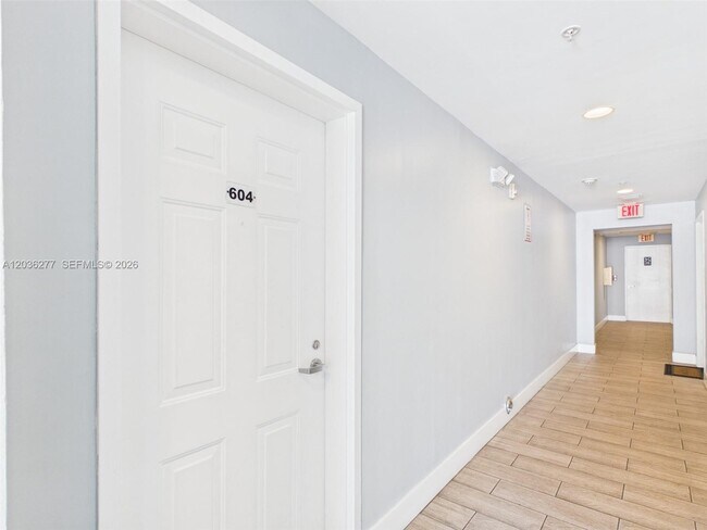 Foto del edificio - 425 NE 30th St