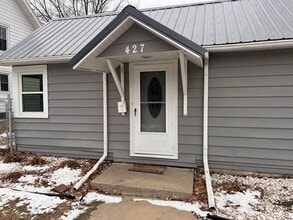 Building Photo - 427 Cedar St