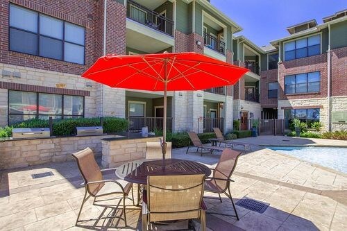 Foto del edificio - 9741 N Lake Creek Pkwy