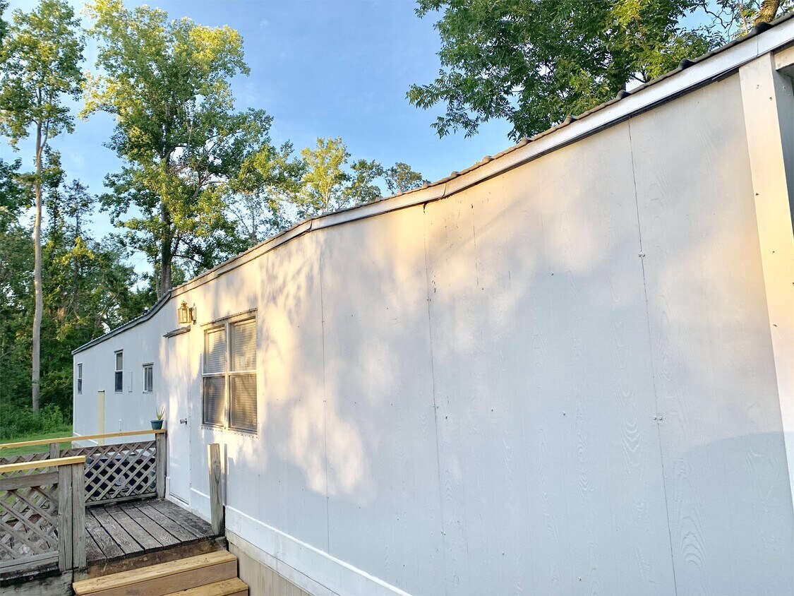 Primary Photo - 121 Laroque Ln