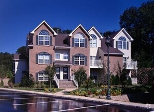 Building Photo - 42 Pinnacle Dr