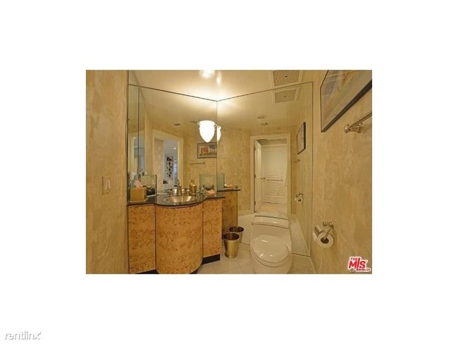 Building Photo - 430 N Oakhurst Dr
