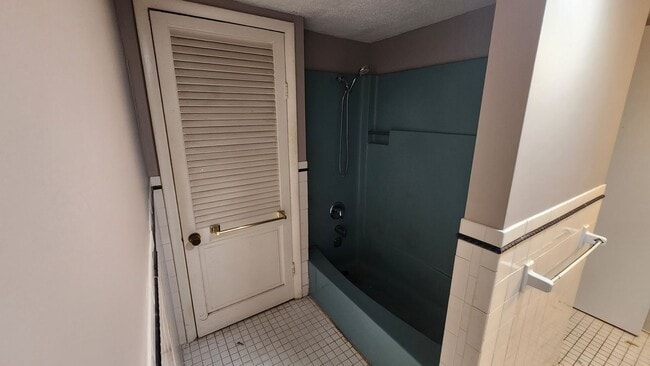 Foto del edificio - 3 bedroom 1 bathroom