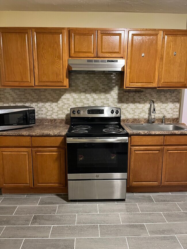 Kitchen - 306 Lovell St