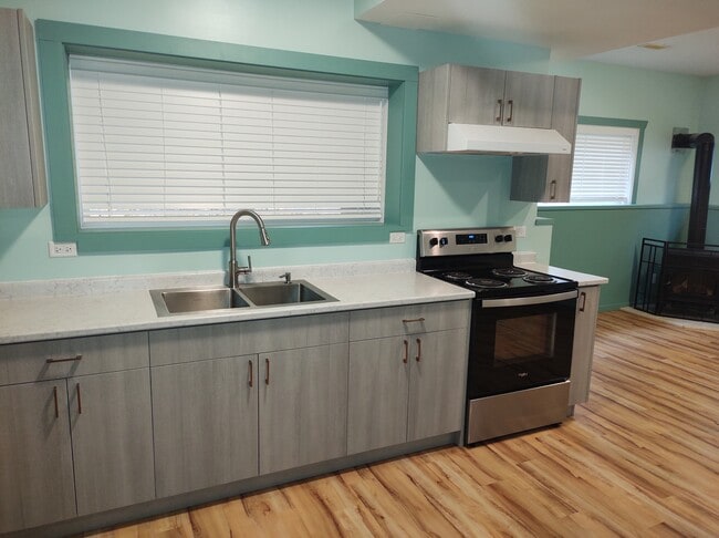 Photo du bâtiment - 801-801 20th St NE