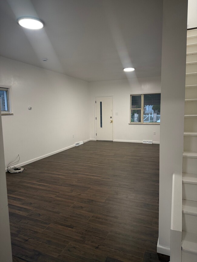 Photo - 1131 Knox St Apartment