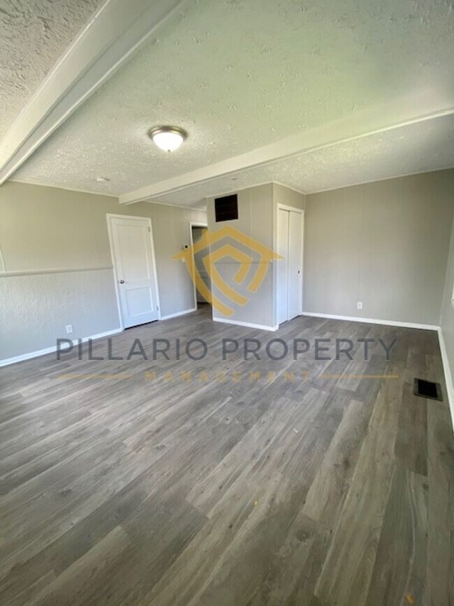 Foto del edificio - Updated, 2 Bedroom/1 Bathroom, Atomic Ranc...