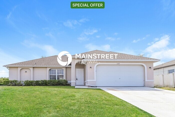 Foto principal - 3 Bedroom Pet-Friendly Home in Cape Coral,...