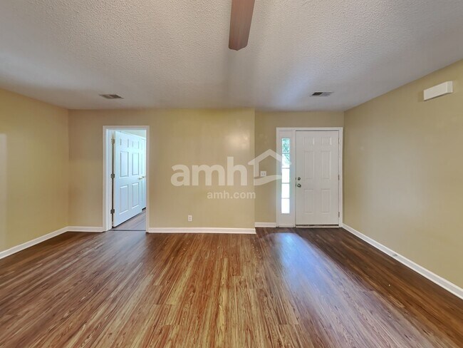 Foto del edificio - 912 Crystal Bear Trl