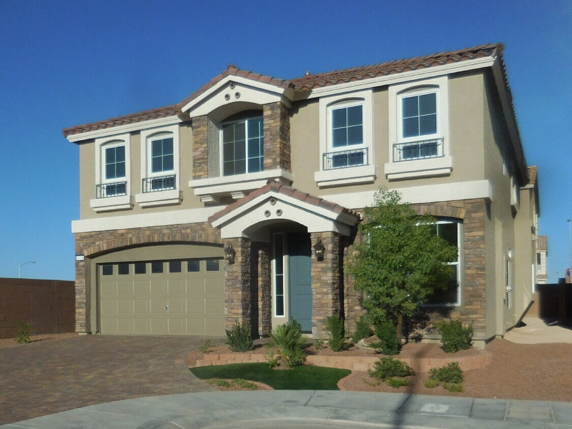 Primary Photo - THIS IS A BEAUTIFUL WELL KEPT HOME!