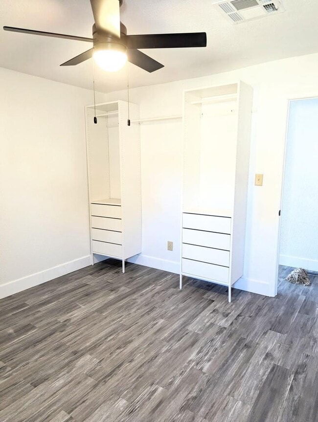 Building Photo - 127 E Fleming Ave